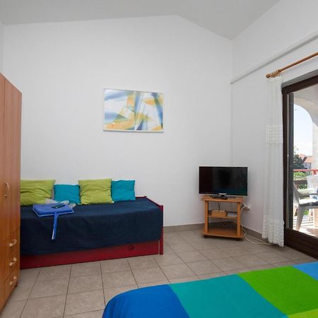Apartments Brankica Island - Happy Rentals Vantacići Exterior foto