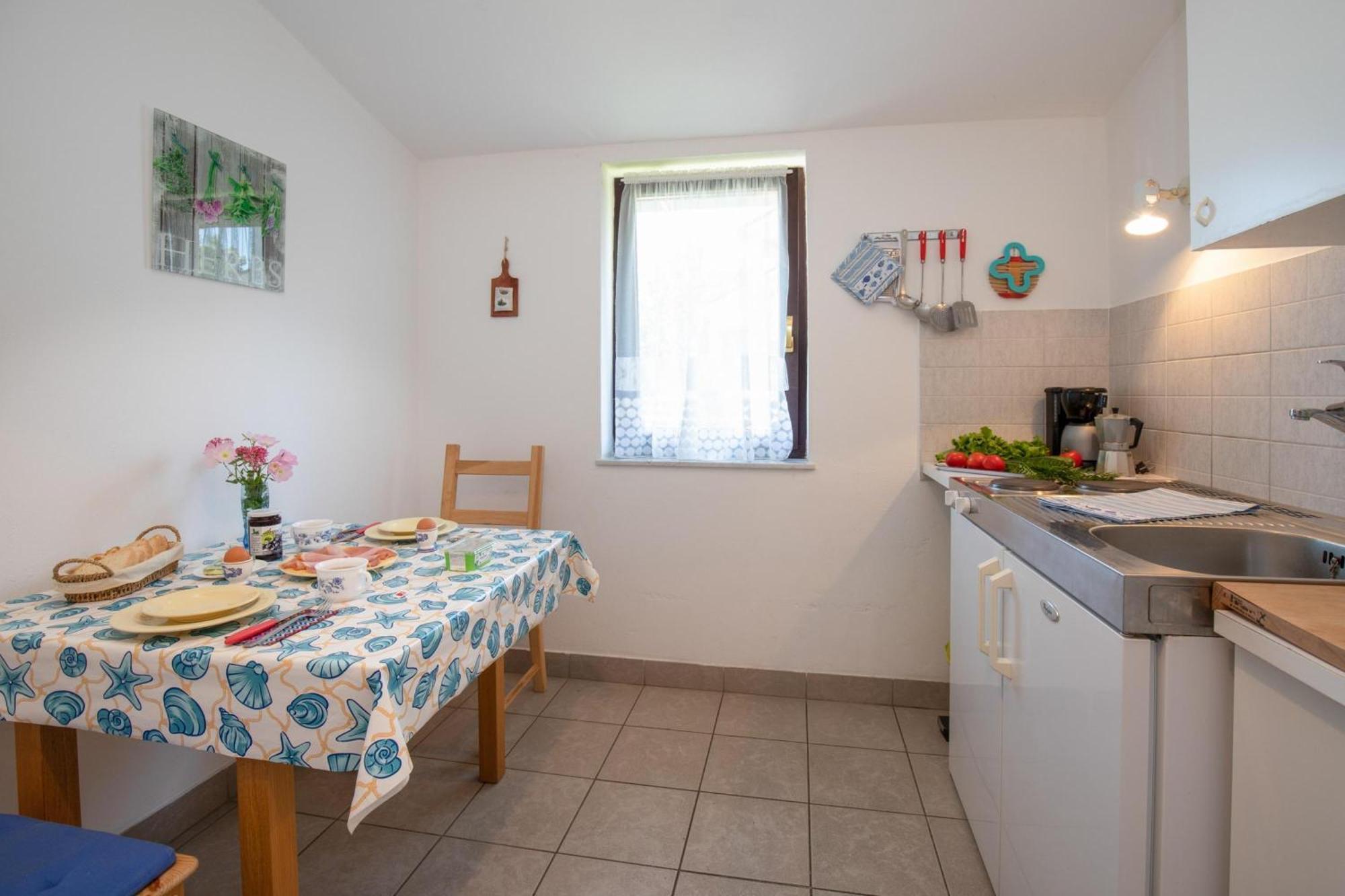 Apartments Brankica Island - Happy Rentals Vantacići Exterior foto