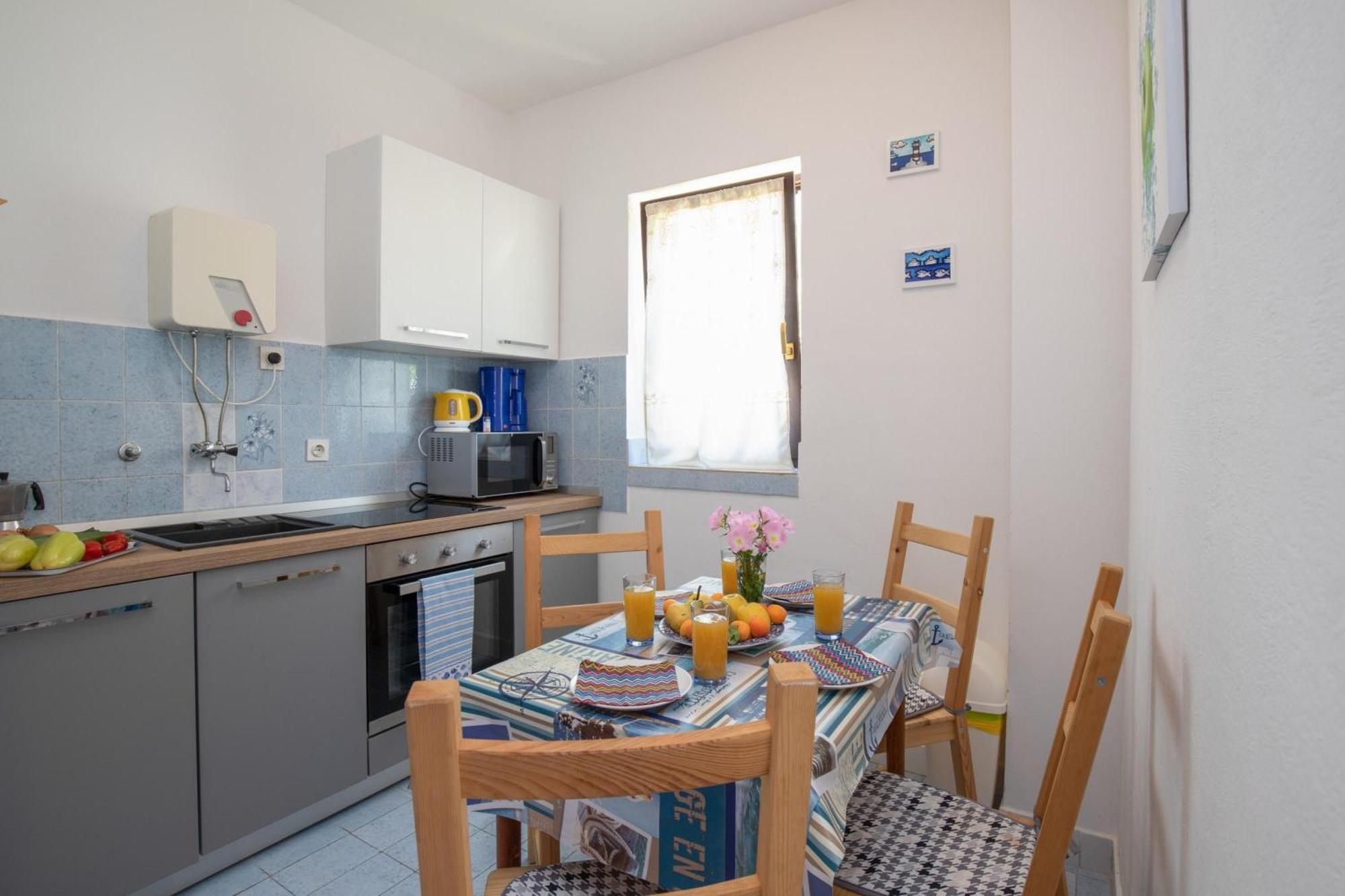 Apartments Brankica Island - Happy Rentals Vantacići Exterior foto