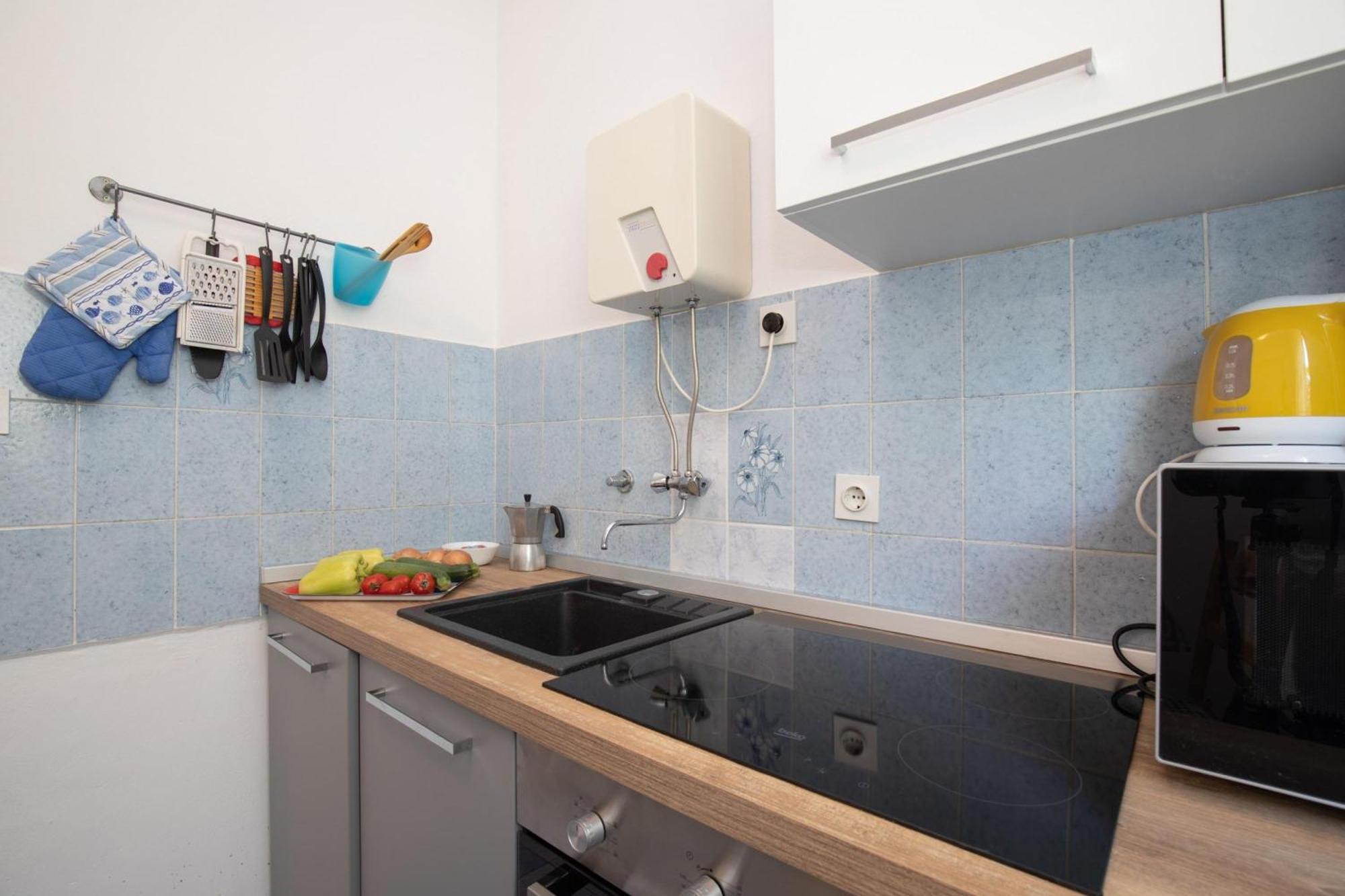 Apartments Brankica Island - Happy Rentals Vantacići Exterior foto